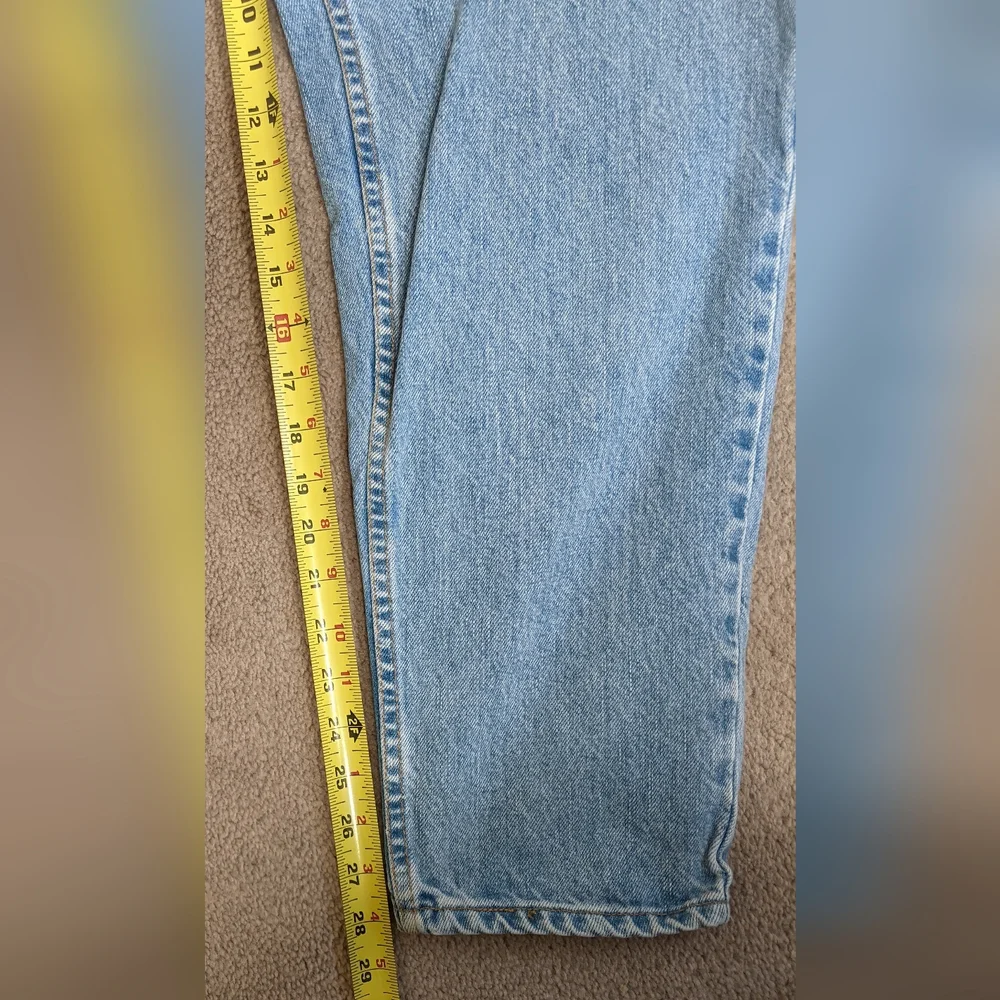 Vintage ladies Levi mom jeans 550s, tapered leg, as new 14, light wash